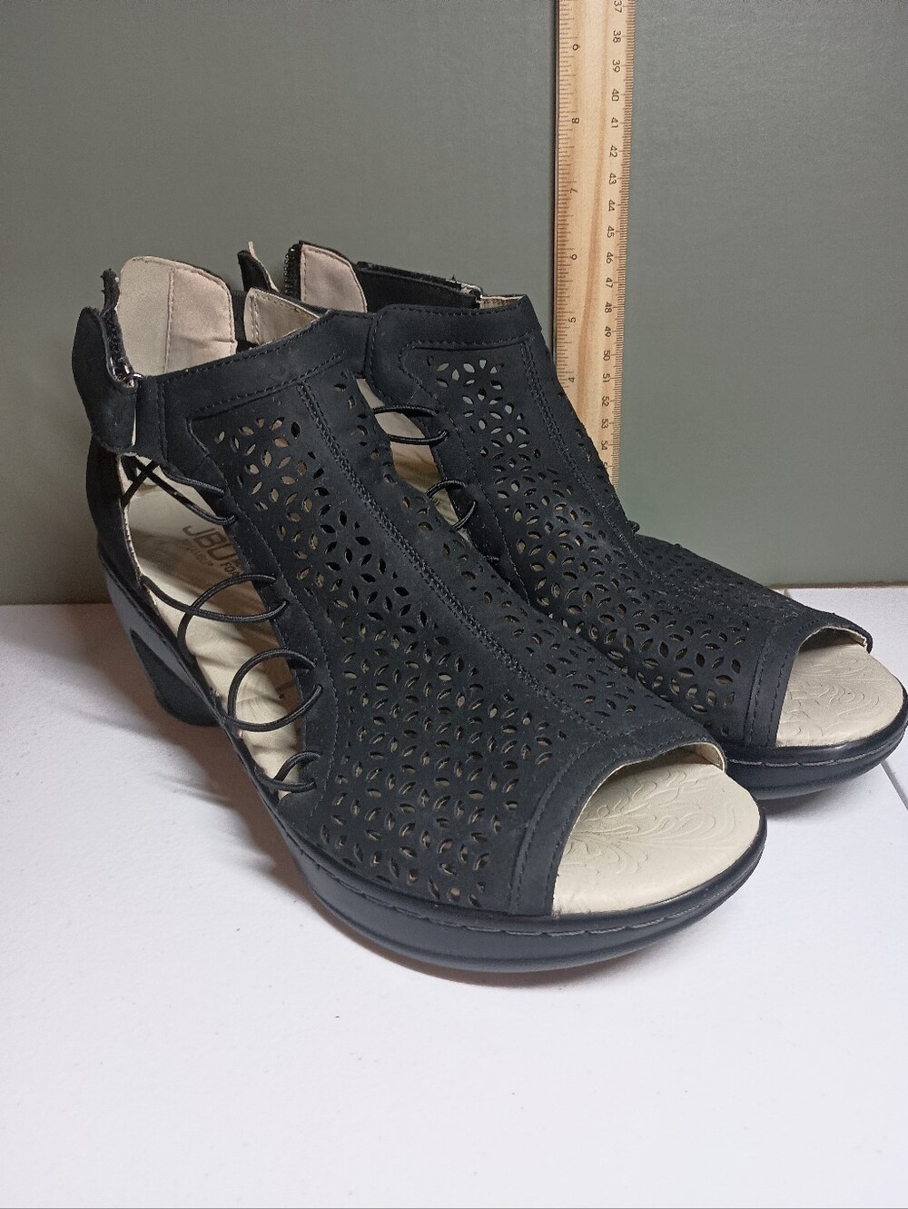 JBU By Jambu Memory Foam Heels Size 11M Velcro Strap Floral Pattern